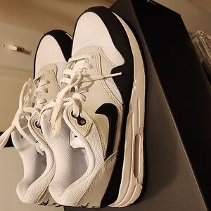 Nike Boys Black and White Sneakers